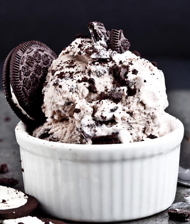 cookies and cream ice cream in white bowl