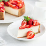 New York Cheesecake on graham cracker crust with strawberries