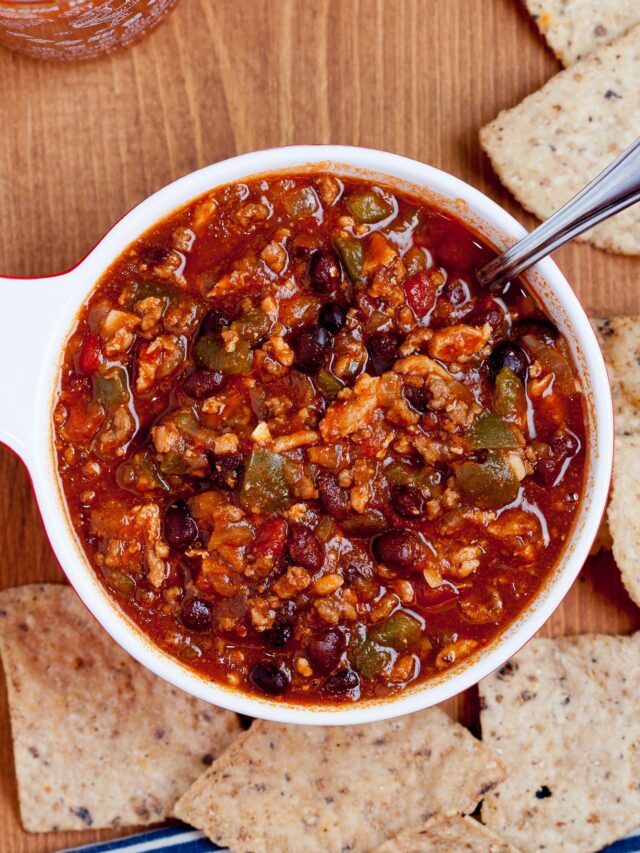 Healthy Turkey Chili with Sriracha