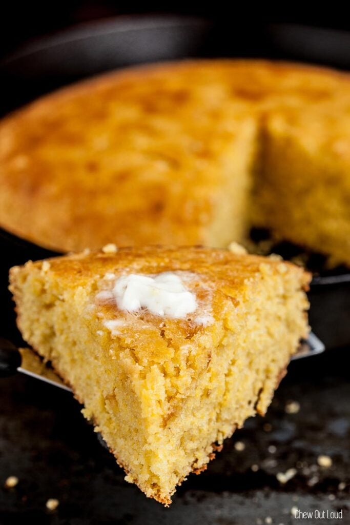 sweet honey cornbread, sweet cornbread, skillet cornbread