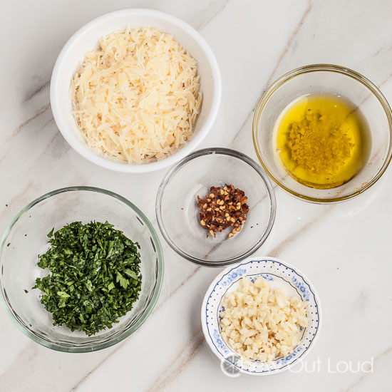 30-minute Spaghetti with Garlic and Olive Oil - Chew Out Loud