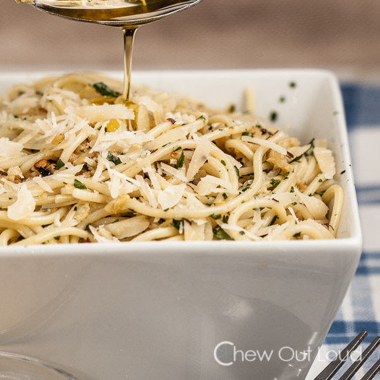 Easy Spaghetti with Garlic and Olive Oil