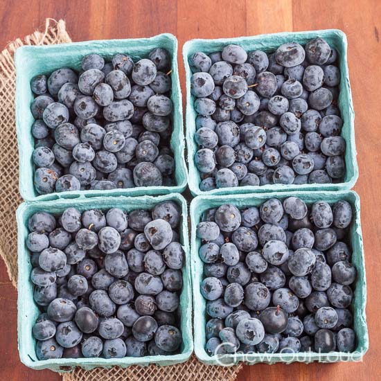 fresh blueberries in containers