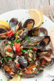 Mussels with Lemon and Bread