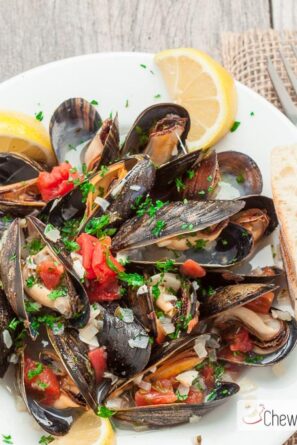 Mussels with Lemon and Bread
