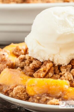 peach crisp with ice cream