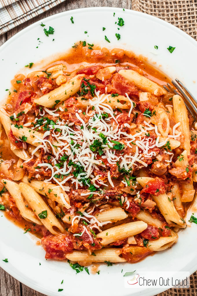 Penne-with-Sun-Dried-Tomato-Vodka-Sauce-3