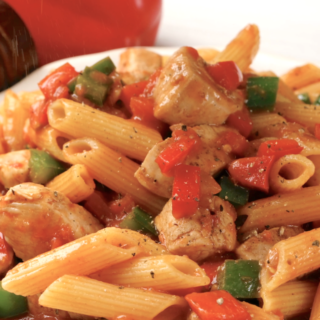 Freshly made chicken fajita pasta, ready to be served.