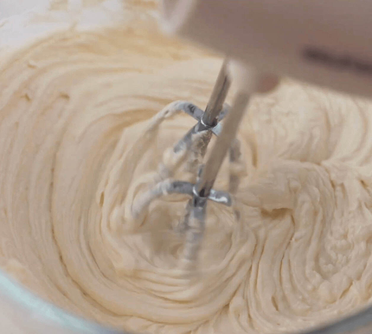Mixing the cheesecake layer until smooth.