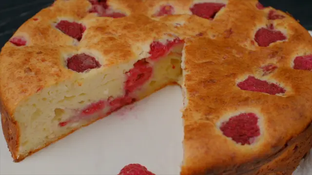 fully baked easy raspberry cake.