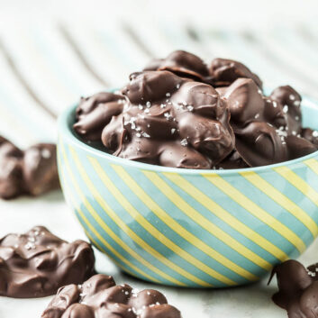 Crockpot Chocolate Almond Clusters