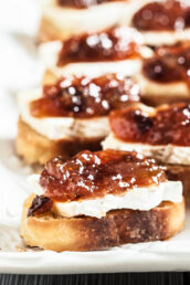 fig brie crostini