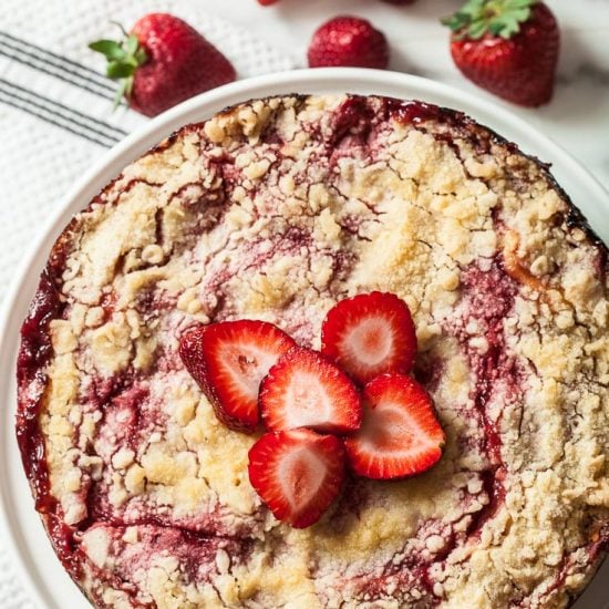 strawberry crumb cake