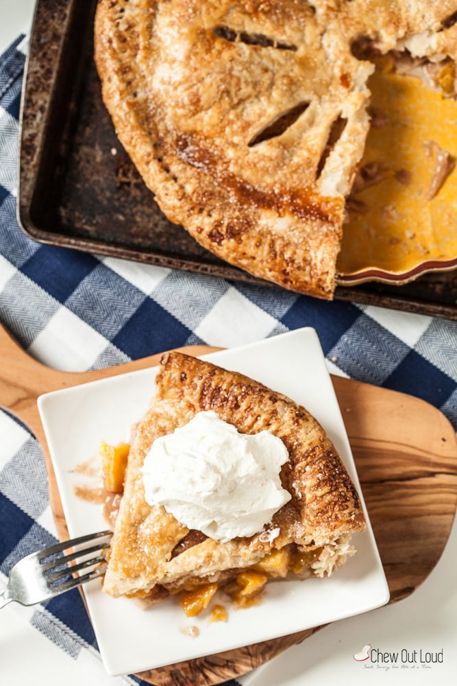 peach pie with ice cream