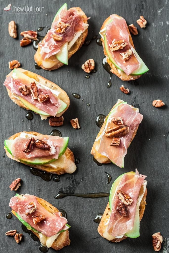 apple brie prosciutto crostini holiday appetizer