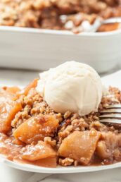 apple crisp with ice cream