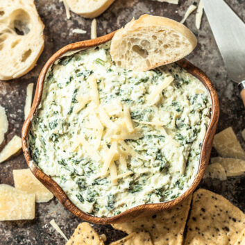 Spinach Artichoke Dip with Garlic Bread