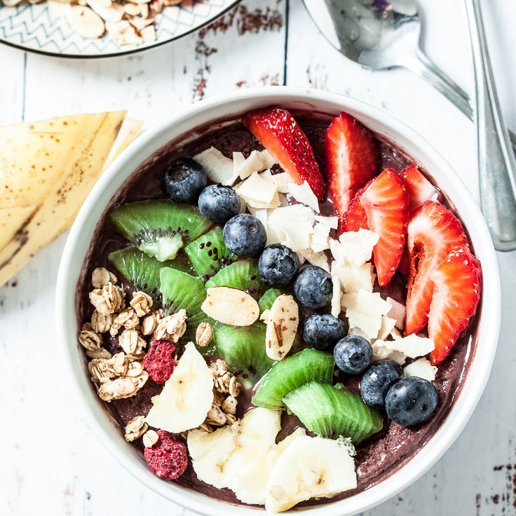 acai bowl with berries