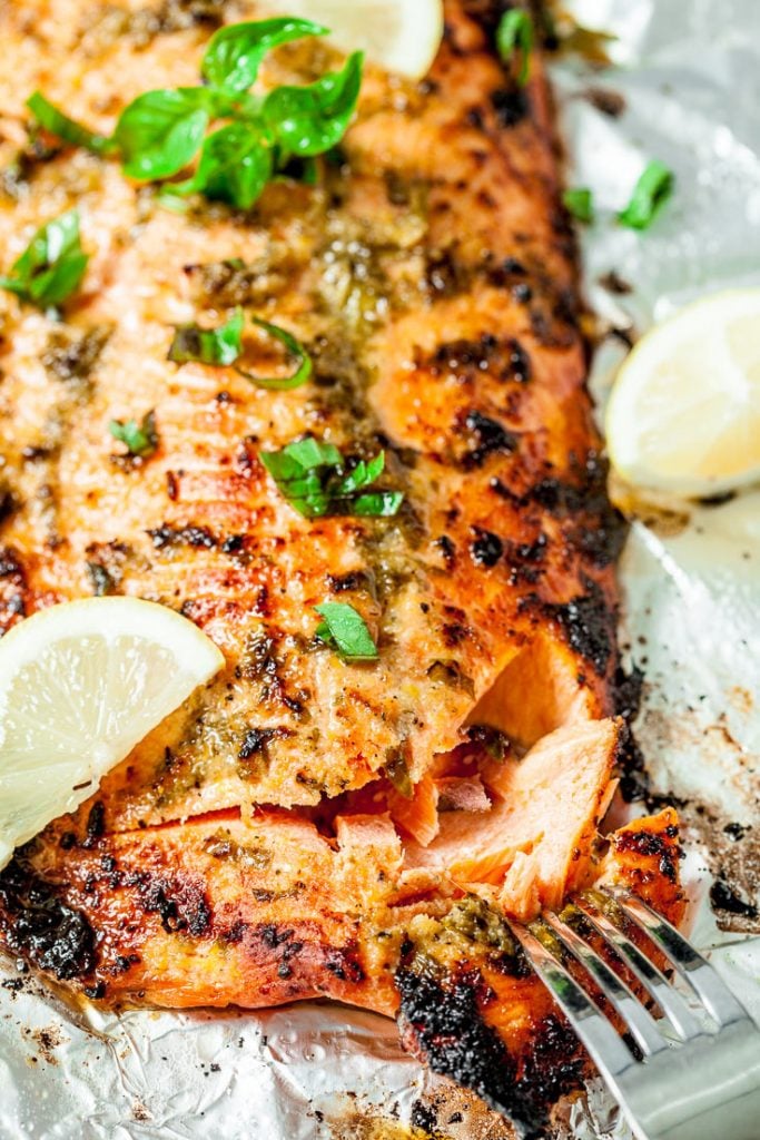 Salmon with Sliced Lemon and Basil 