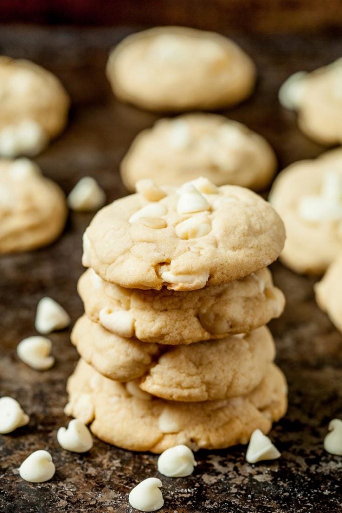 white chocolate chip macadamia nut cookies, white chocolate chip cookies, best white chocolate chip cookies, white chocolate macadamia cookies