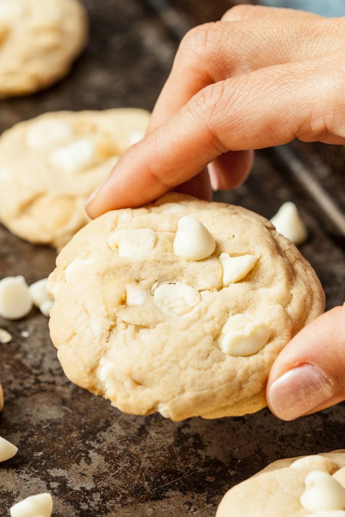 white chocolate chip macadamia nut cookies, white chocolate chip cookies, best white chocolate chip cookies, white chocolate macadamia cookies