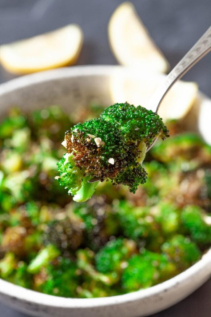 air fryer broccoli, air fryer roasted broccoli