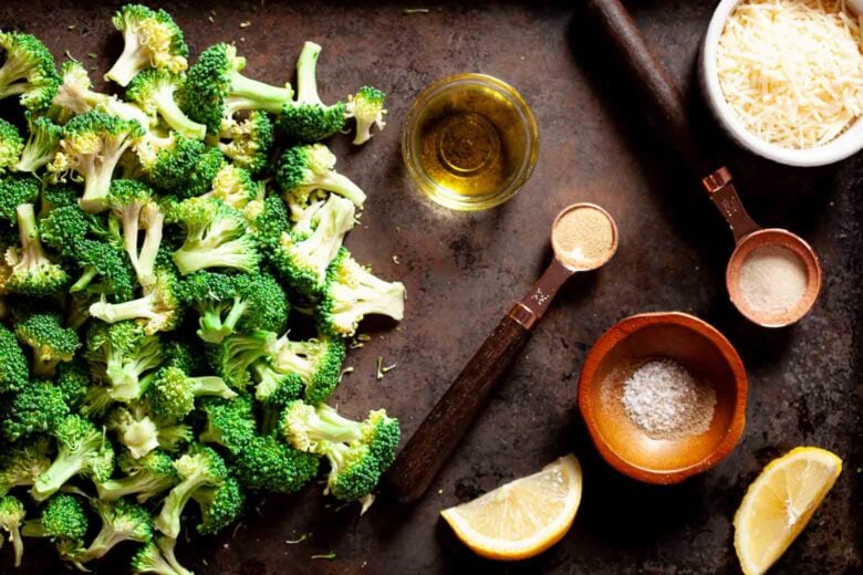Air Fryer Broccoli Ingredients: olive oil, garlic powder, onion powder, salt, and broccoli.