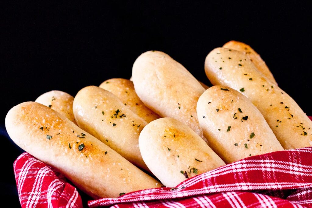 breadsticks, homemade bread, bread, dough, olive garden breadsticks, homemade breadsticks