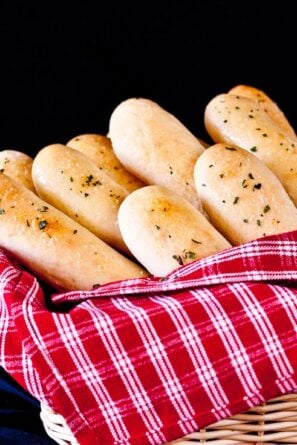 breadsticks, homemade bread, bread, dough, olive garden breadsticks