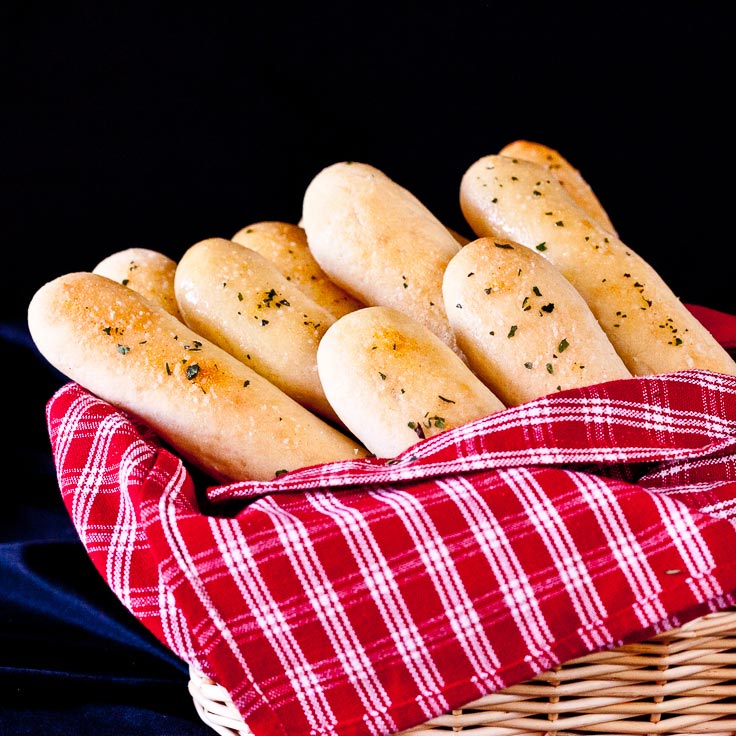 How to Make Olive Garden Breadsticks