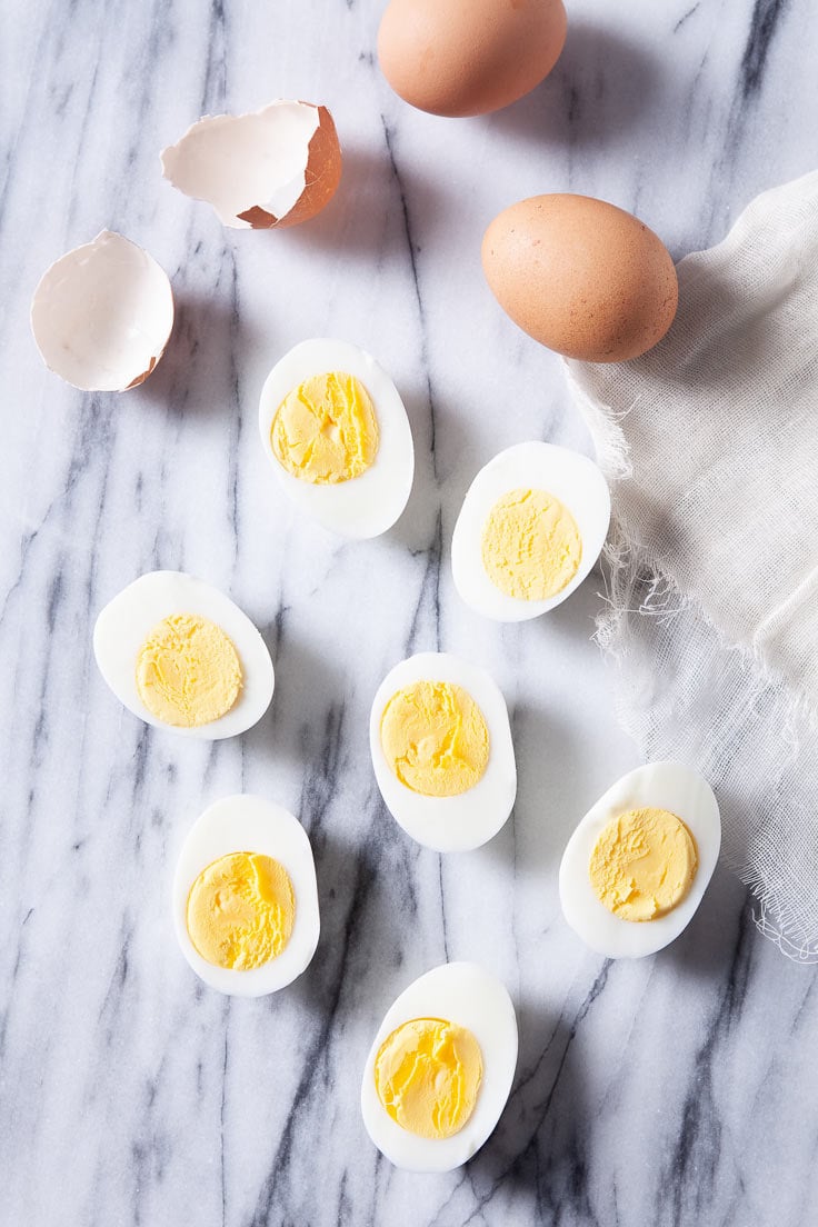 https://www.chewoutloud.com/wp-content/uploads/2021/03/Boiled-Eggs-Sliced-in-Half.jpg