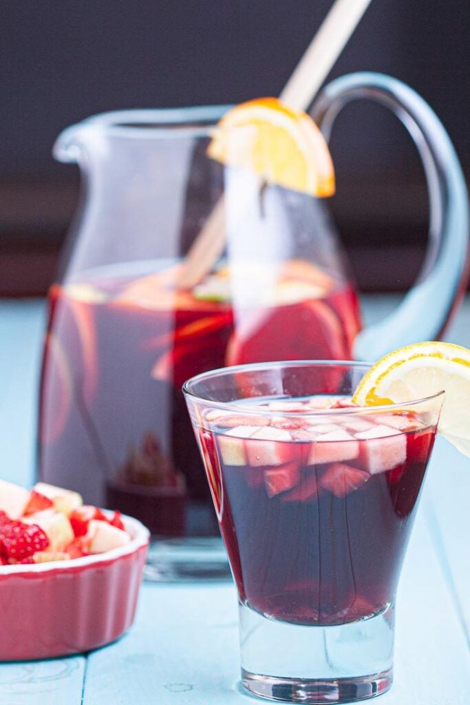 24 Best Sangrias to Sip All Summer Long - How to Make Easy Red and White  Wine Sangria