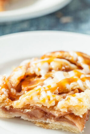 sliced apple pie bars on plates