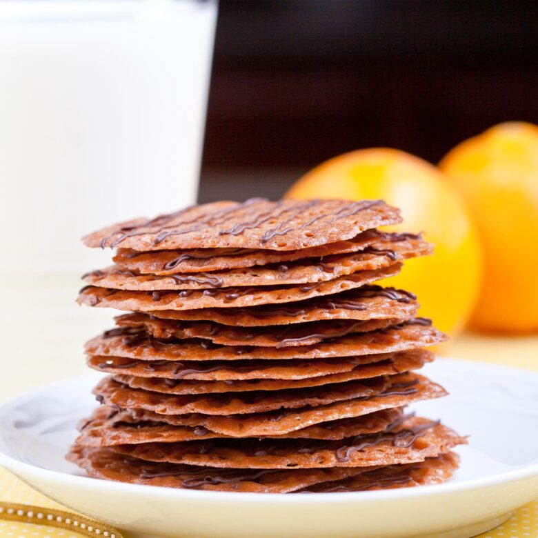 a stack of lace cookies