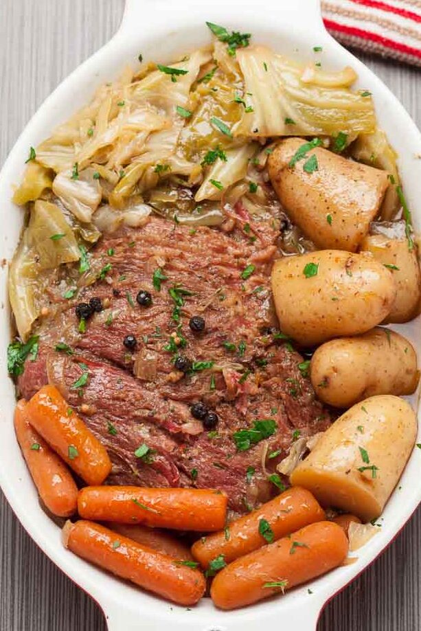 slow cooker corned beef and cabbage with potatoes