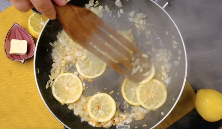 Cook sauce over saucepan. 