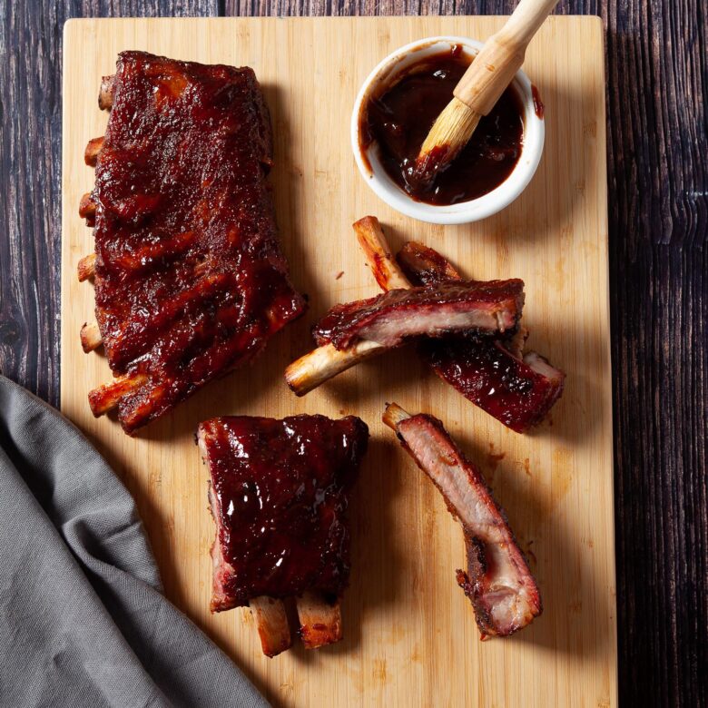 smoked ribs with sauce