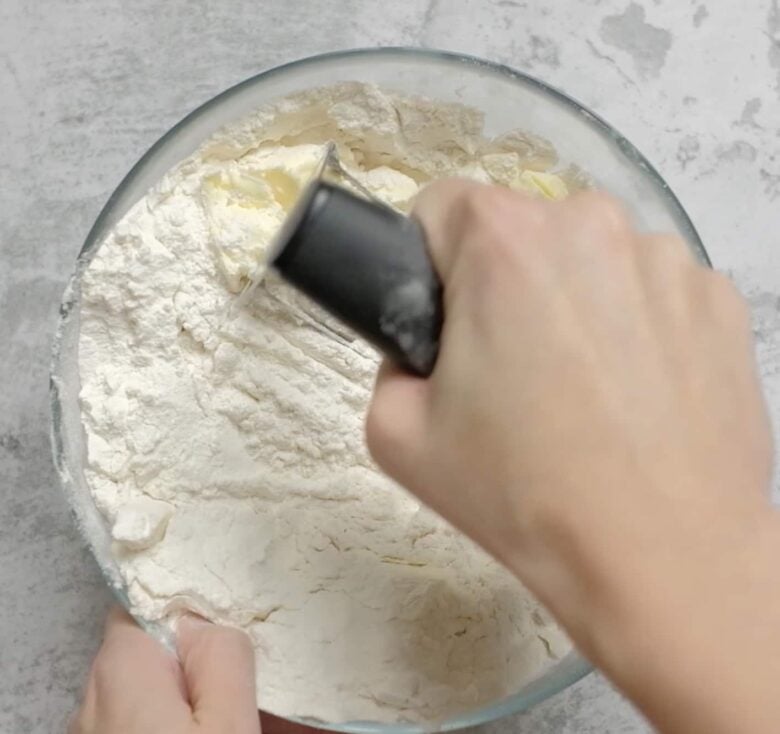 apple pie flour and butter mixed in a bowl.