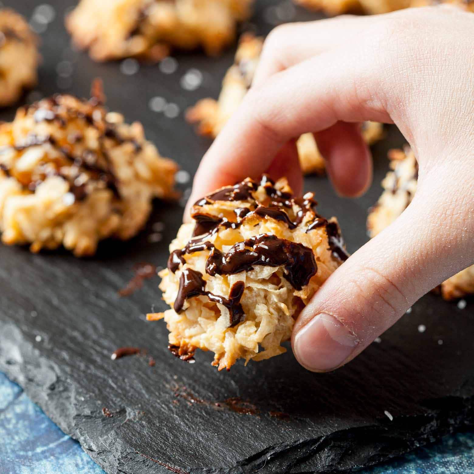 coconut macaroons cookies on a platter.