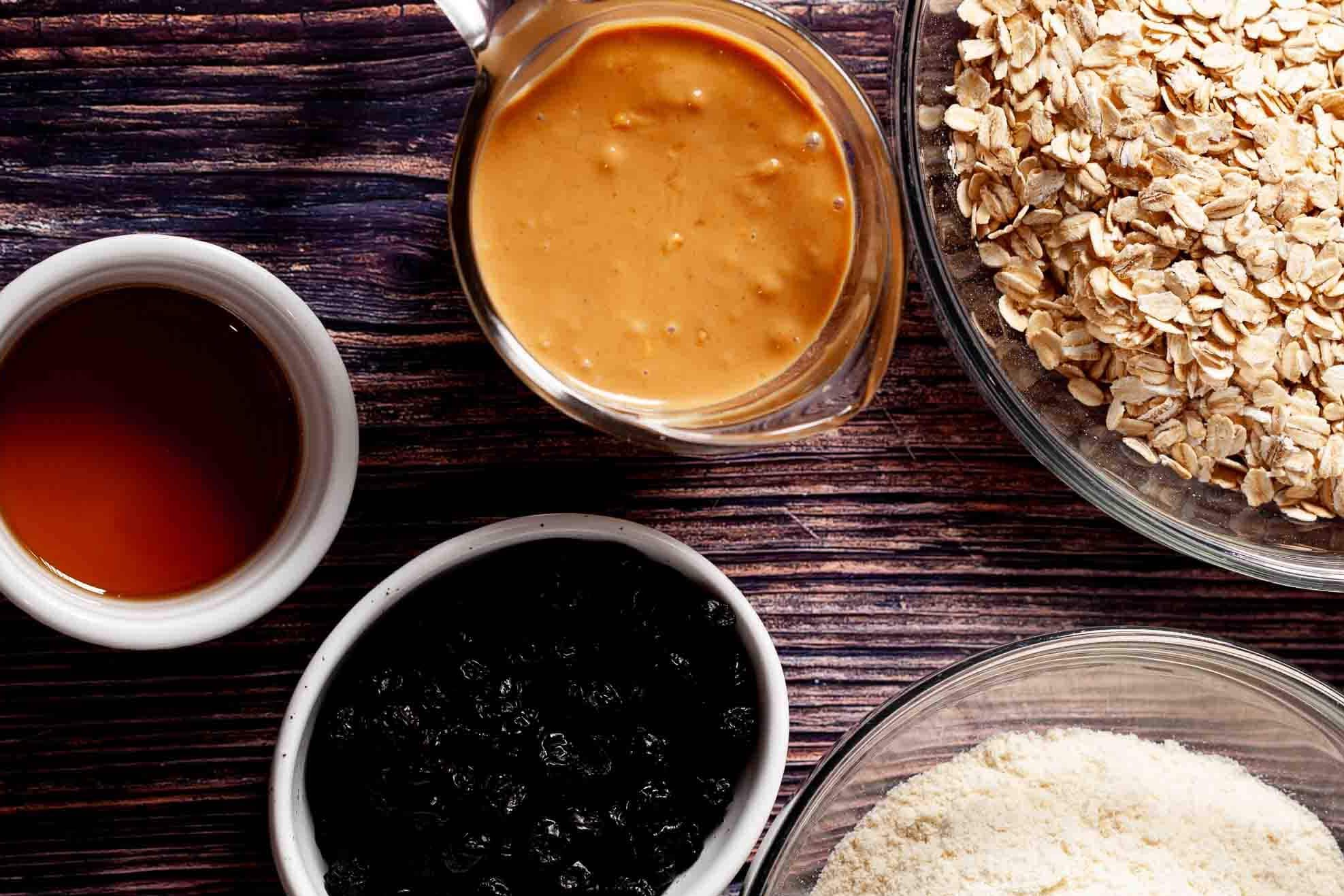 Protein Bars ingredients are peanut butter, oats, honey, whey protein powder.