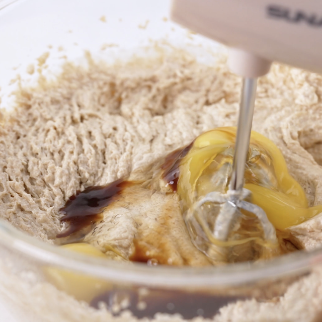 Eggs and vanilla added to cream sugars.